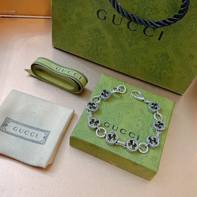 2024最新出炉加厚款古驰手链🌼 Gucci古驰手链最新款的经典款 精致无论款式 质感 都是绝对的顶尖feel 只要看一眼就懂了 logo 超 3