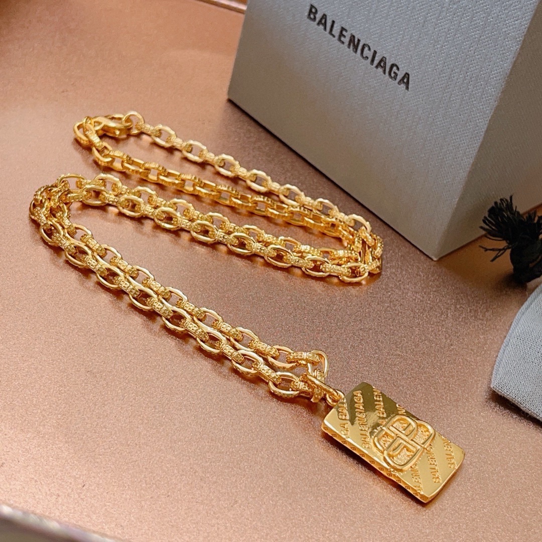 Balenciaga luxury necklace 5