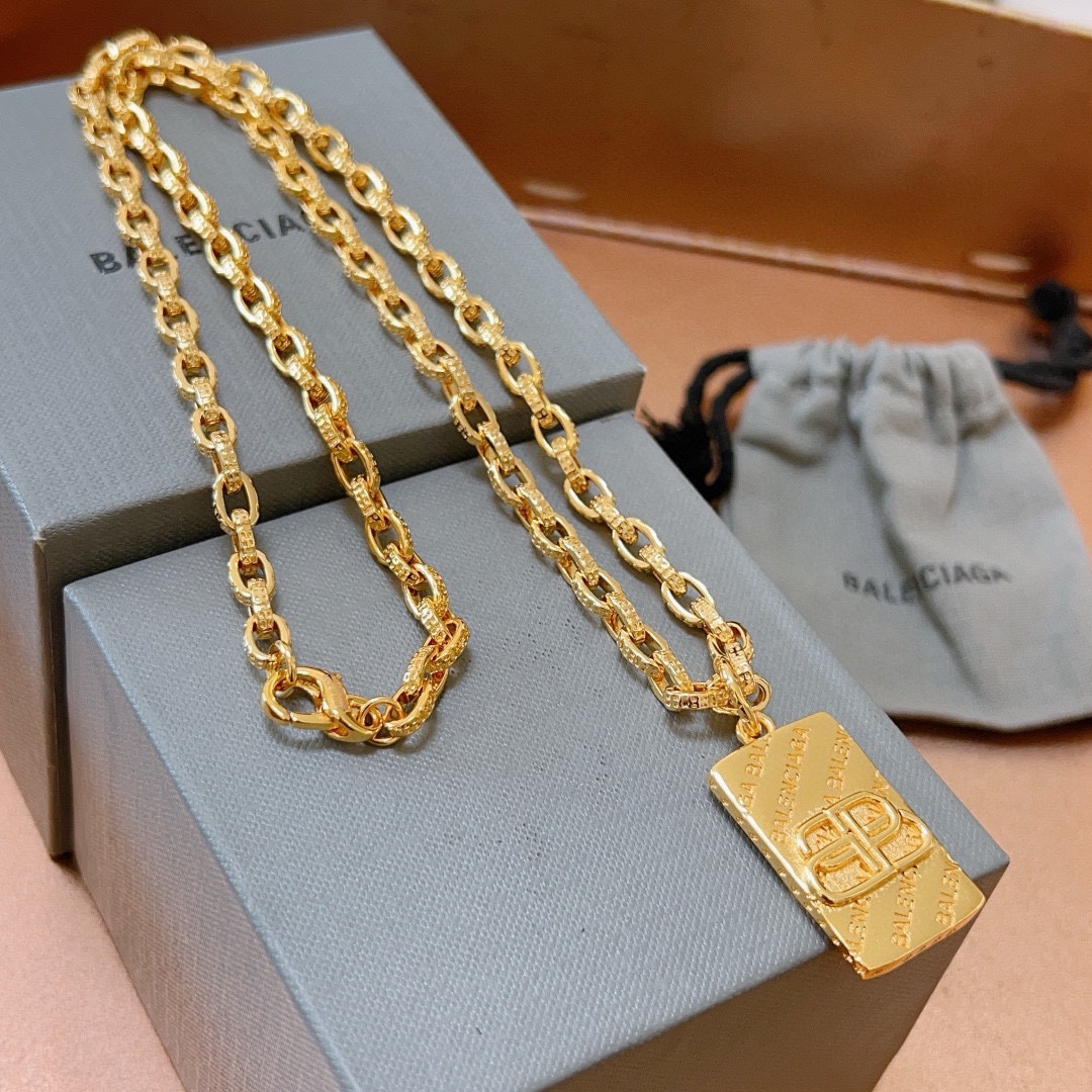 Balenciaga luxury necklace 4