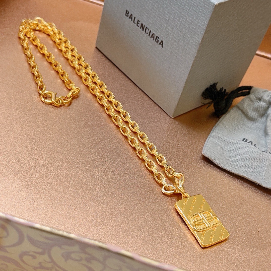 Balenciaga luxury necklace 2