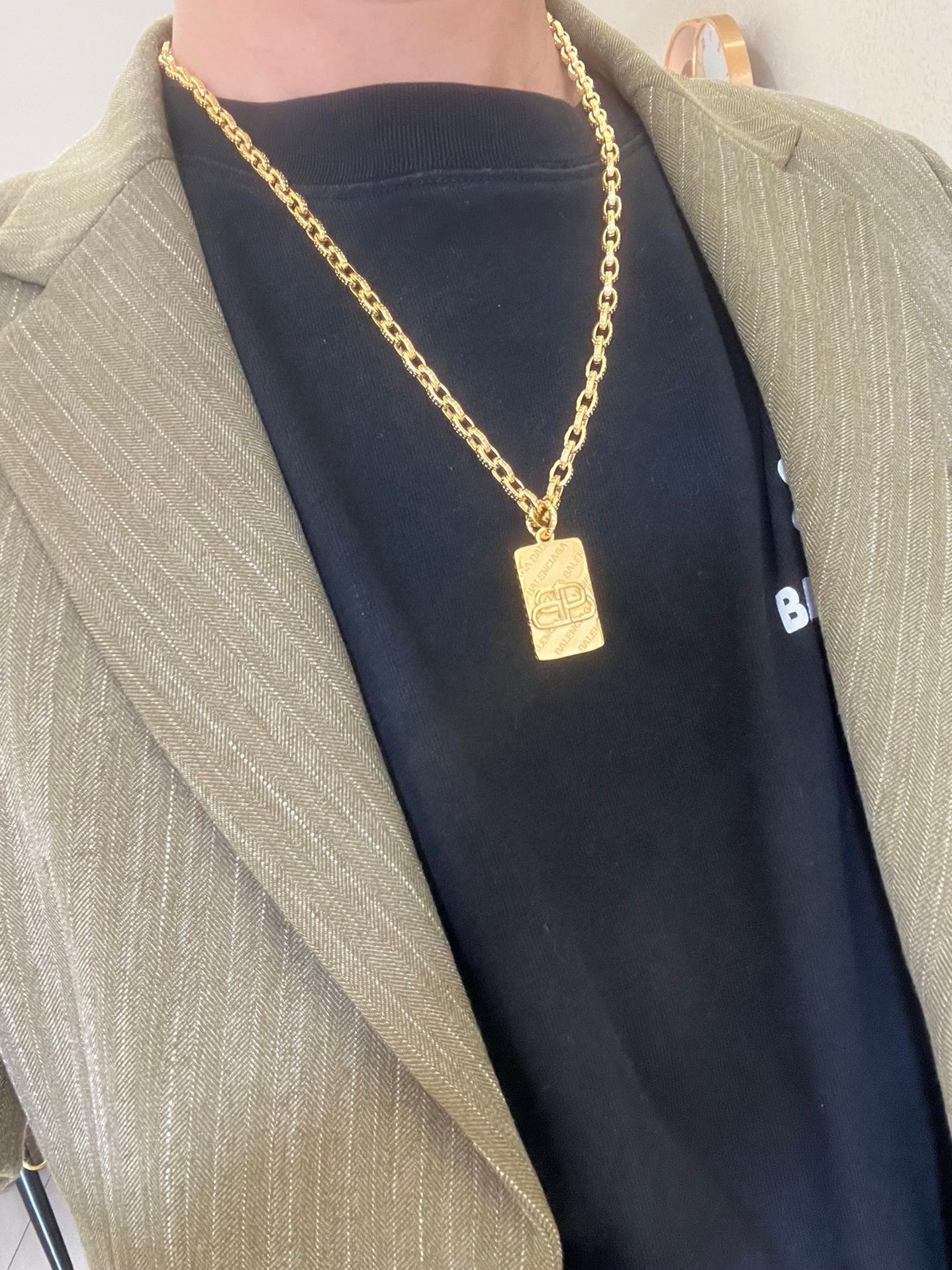 Balenciaga luxury necklace 3