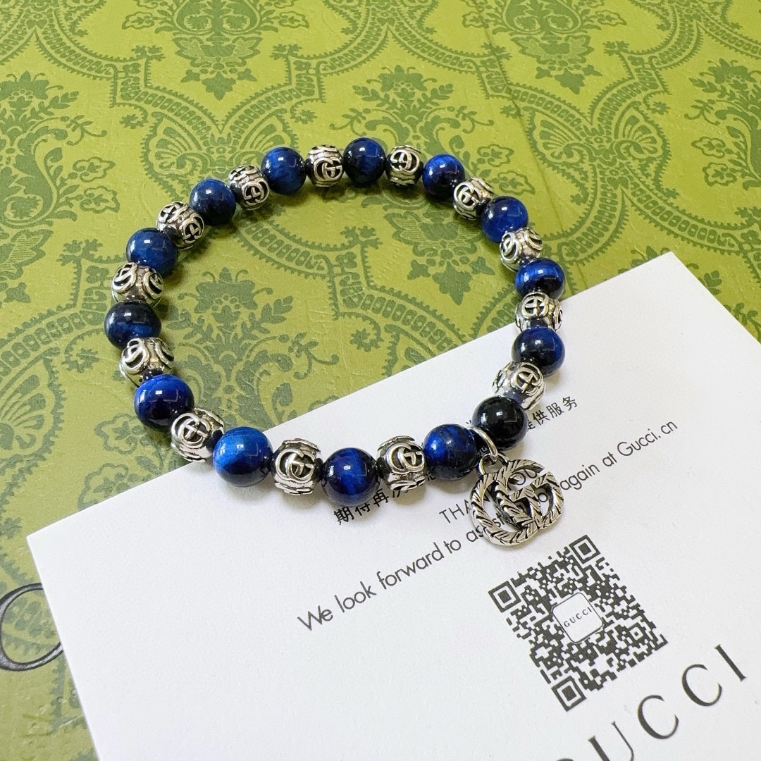 NO:107614,Buy Gucci bracelets are the same as men and women. The latest natural blue tiger eye bracelet is higher in grade. Stars are the same as Anger Forest series double g blue tiger eye stone bracelet. Size: 16-24 cm. Details are used to treat the old version. Non-market bright style. This one is always being made on the market. Gucci is popular in the hot-selling style. Very easy to match clothes, fine accessories, gucci, bracelet19860909批 古驰手链男女同款 最新款天然蓝虎眼手链档次更高明星同款Anger Forest系列双g蓝虎眼石手链 尺寸:16-24厘米 细节对版做旧处理 非市面亮面版型 非市面普通做这款一直在出 古驰里面热卖款 非常好搭配衣服,饰品精品,gucci,bracelet,Jewelry