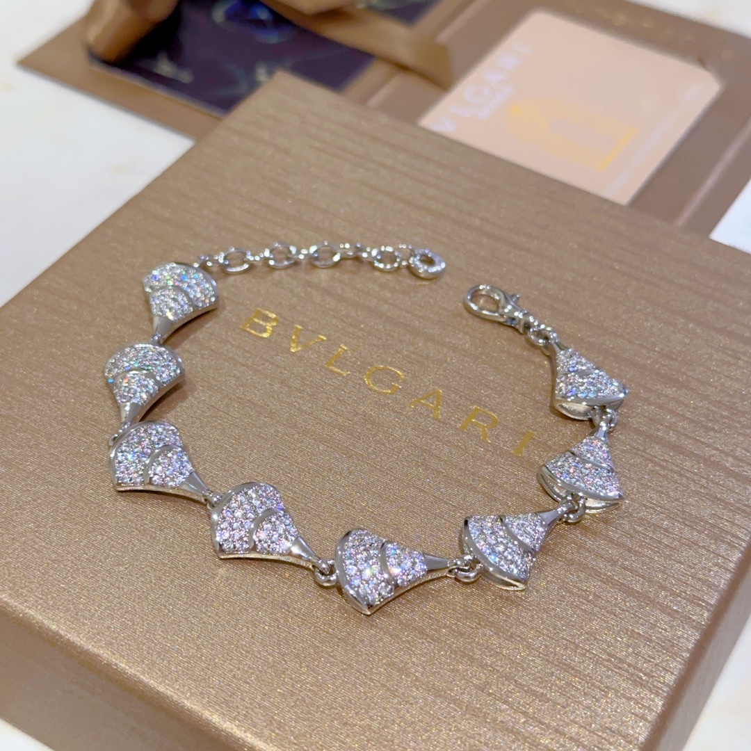 Review: Bvlgari Divas’ Dream Series – Impeccable Detail and Elegant V Gold Combination - 图片 4