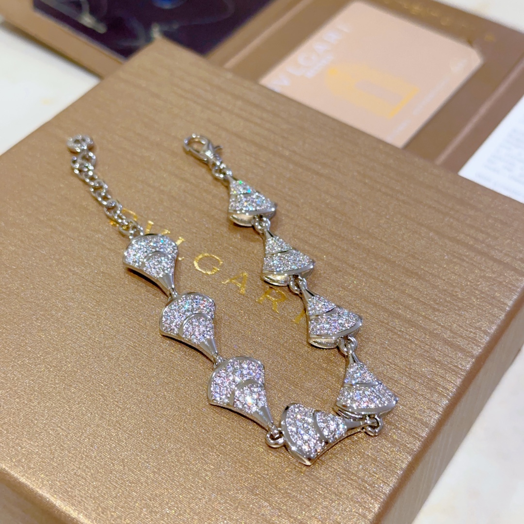 Review: Bvlgari Divas’ Dream Series – Impeccable Detail and Elegant V Gold Combination - 图片 8