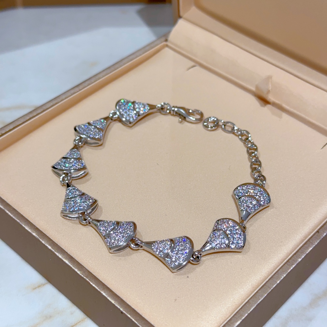 Review: Bvlgari Divas’ Dream Series – Impeccable Detail and Elegant V Gold Combination - 图片 2