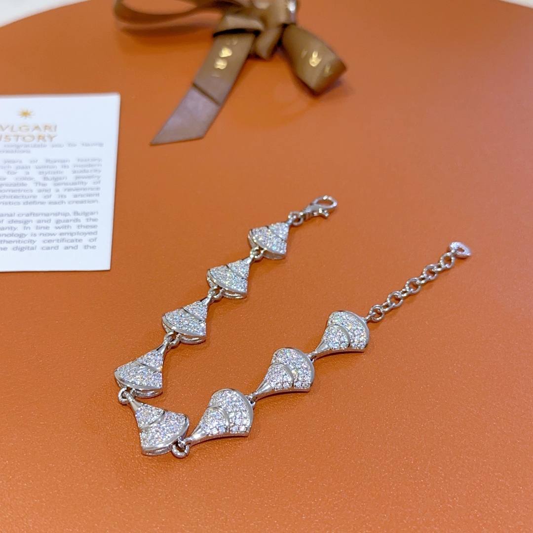 Review: Bvlgari Divas’ Dream Series – Impeccable Detail and Elegant V Gold Combination - 图片 5