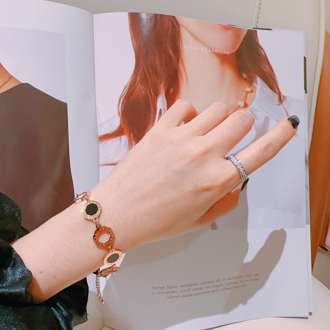 “Bvlgari Divas’ Dream Series: Impeccable Detail, Unique Color, Elegant V Gold Combination for Men and Women” - 图片 6