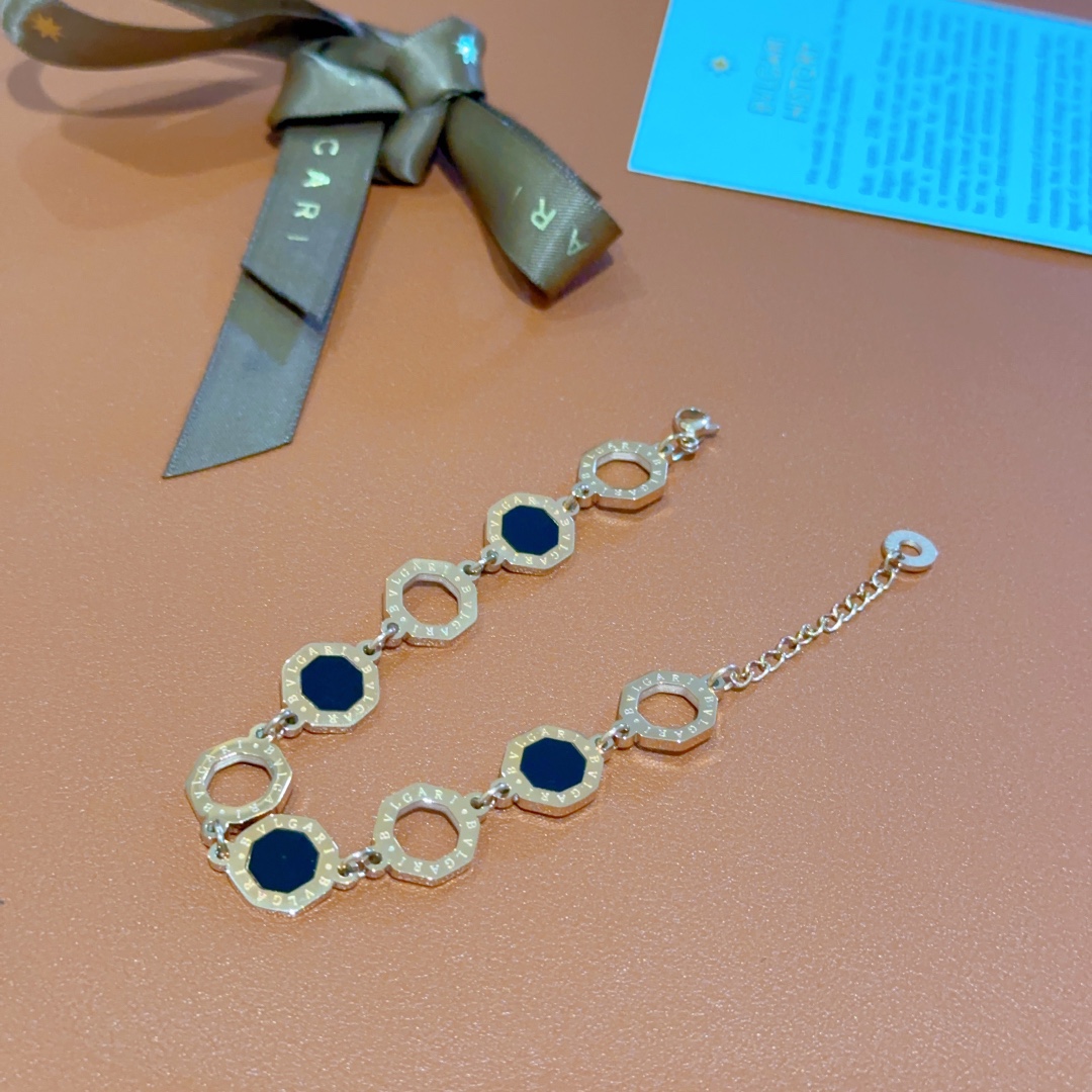 “Bvlgari Divas’ Dream Series: Impeccable Detail, Unique Color, Elegant V Gold Combination for Men and Women” - 图片 9