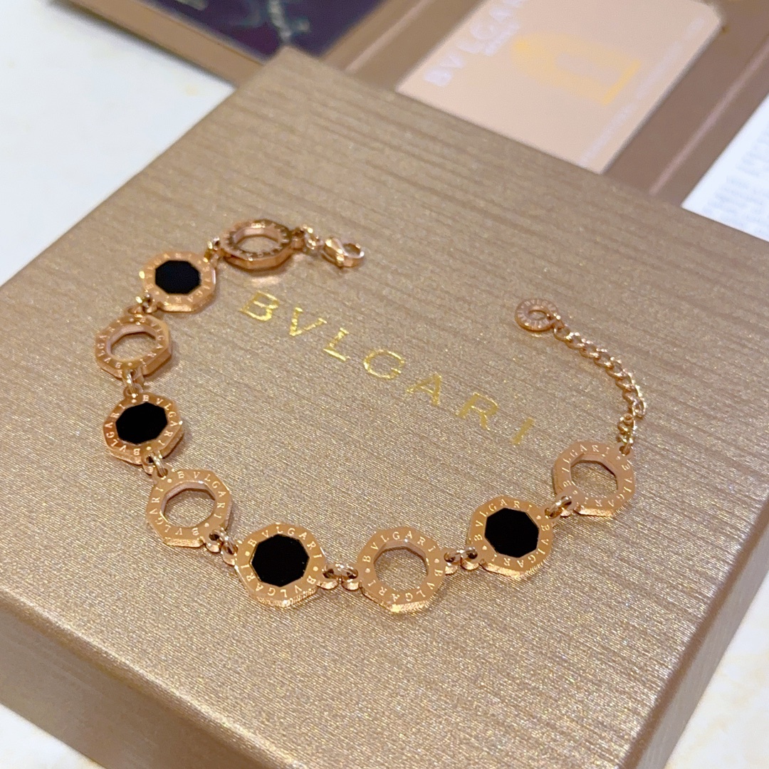 “Bvlgari Divas’ Dream Series: Impeccable Detail, Unique Color, Elegant V Gold Combination for Men and Women” - 图片 4