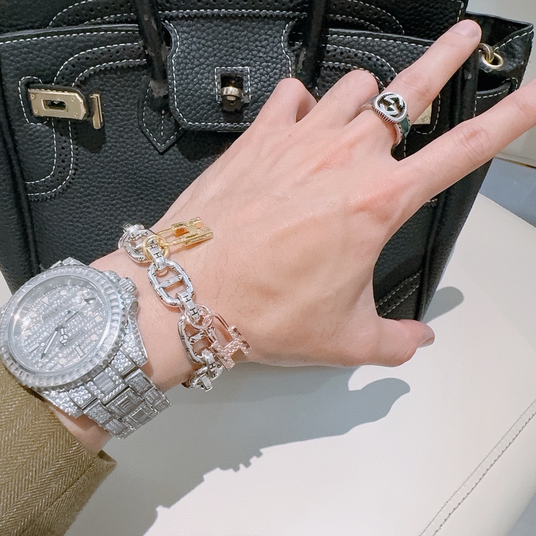 “Customized Platinum Bracelet with Emeralds: High-End Craftsmanship Review” - 图片 6