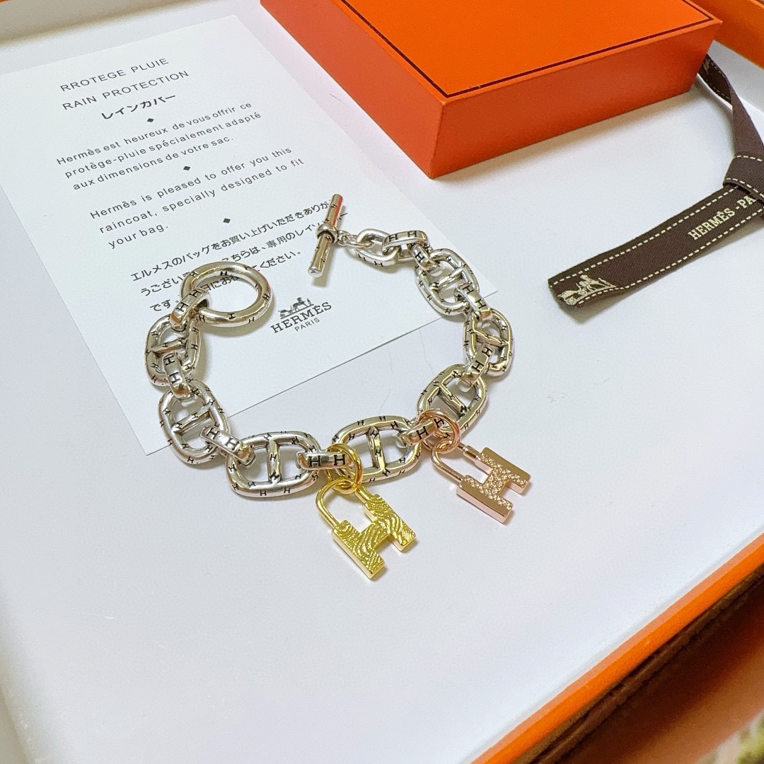 “Customized Platinum Bracelet with Emeralds: High-End Craftsmanship Review” - 图片 5