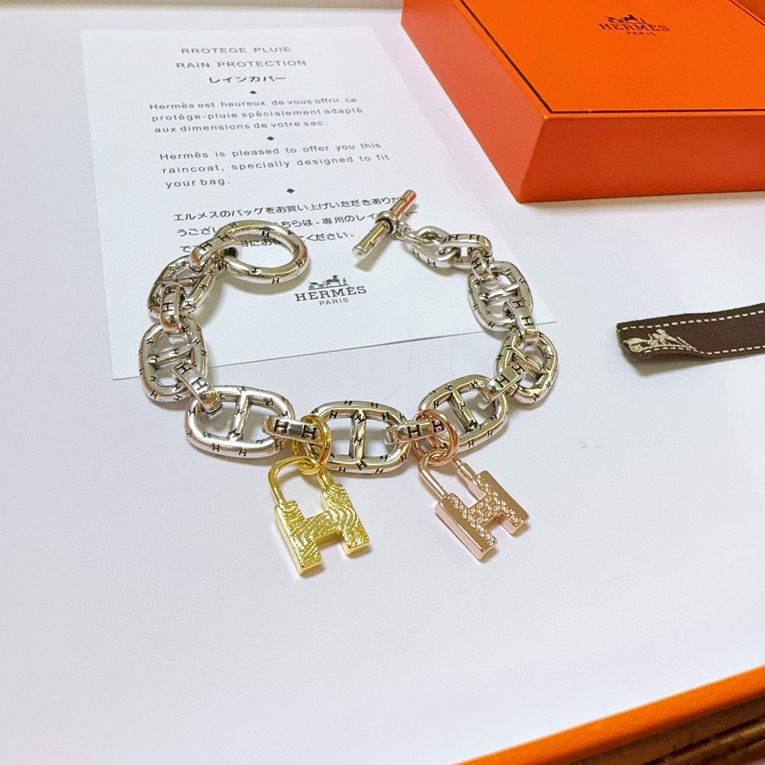 “Customized Platinum Bracelet with Emeralds: High-End Craftsmanship Review” - 图片 8