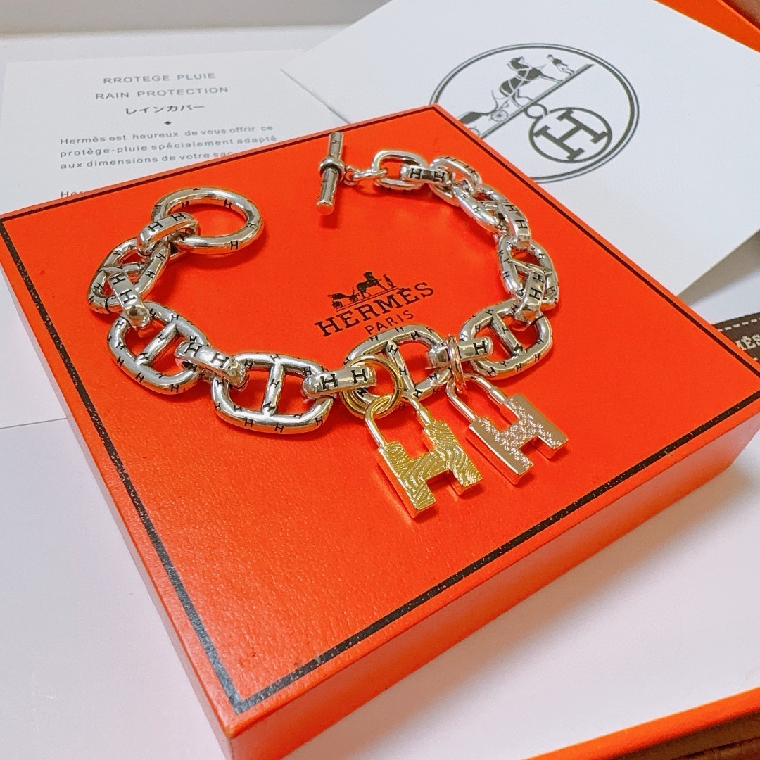 “Customized Platinum Bracelet with Emeralds: High-End Craftsmanship Review” - 图片 4