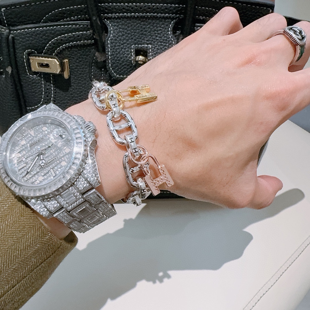 “Customized Platinum Bracelet with Emeralds: High-End Craftsmanship Review” - 图片 9