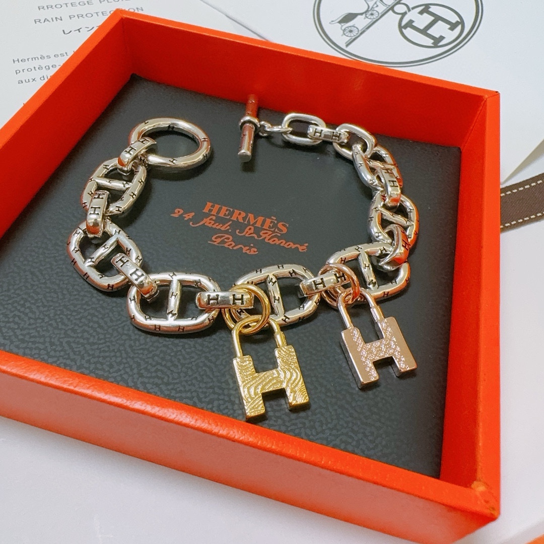 “Customized Platinum Bracelet with Emeralds: High-End Craftsmanship Review” - 图片 7