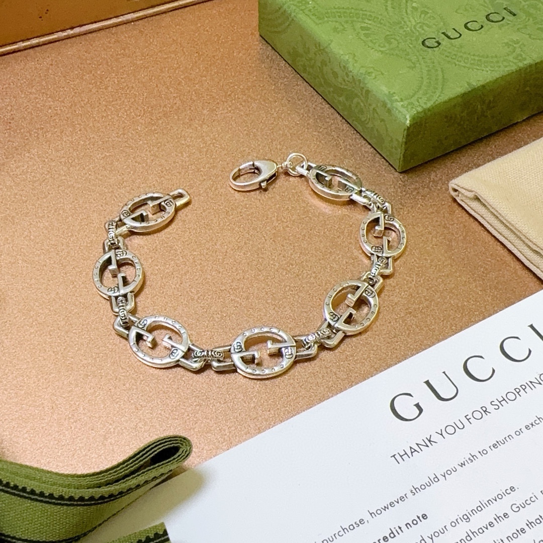 2024最新出炉🌼 Gucci古驰手链最新款的经典款 精致无论款式 质感 都是绝对的顶尖feel 只要看一眼就懂了 logo 超 nice 6