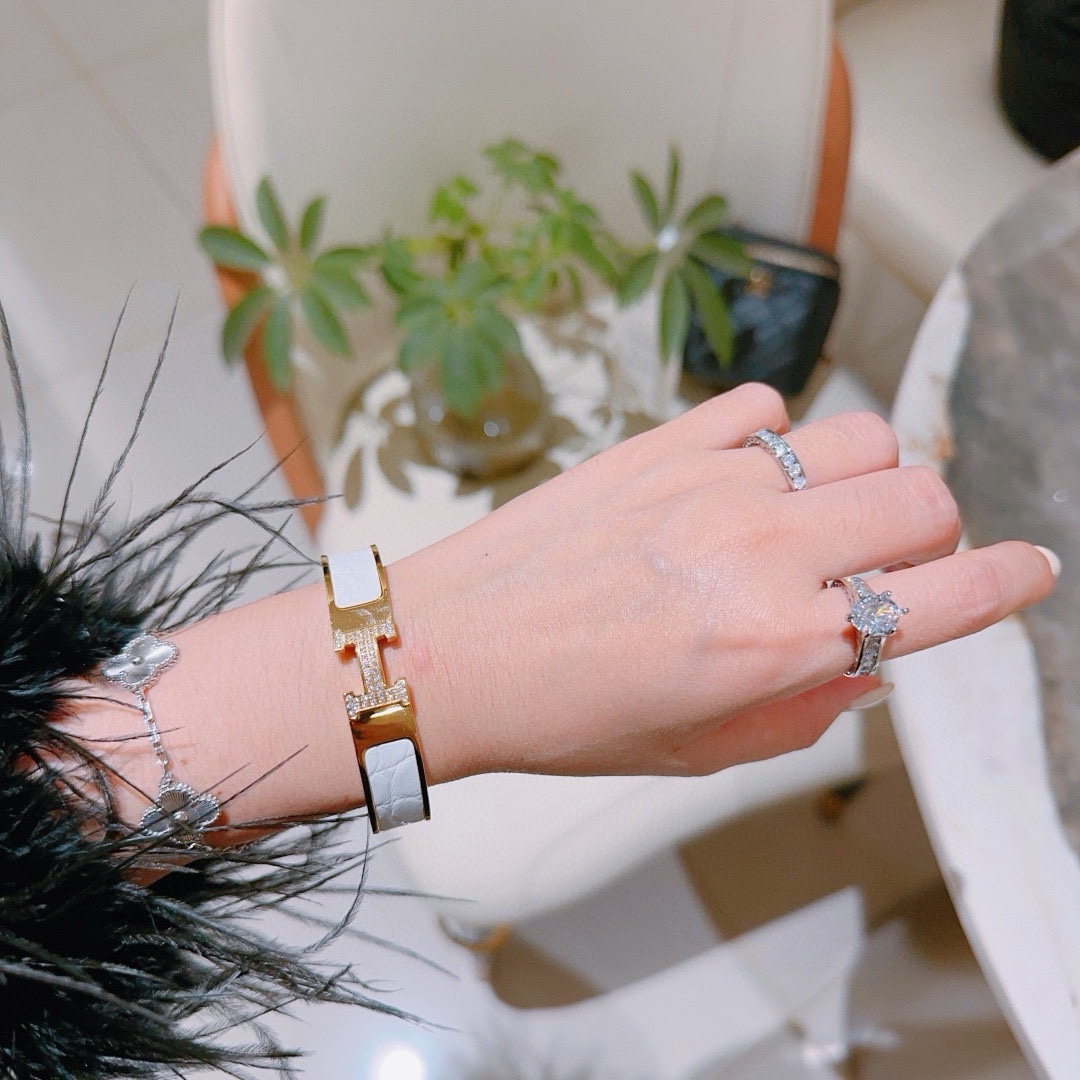 真鳄鱼皮 支持验皮 Hermes 爱马仕手镯 ❗️v金定制 爱马仕手环 鳄鱼皮材质工艺太考验师傅的手艺了 要确保色泽手工制作好[色][色 9