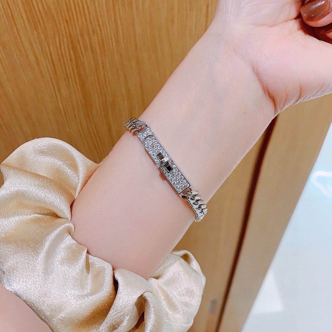 “High-End Custom-Made Goddess Bracelet with High-Carbon Drill: Masterful Craftsmanship and Exquisite Design” - 图片 3