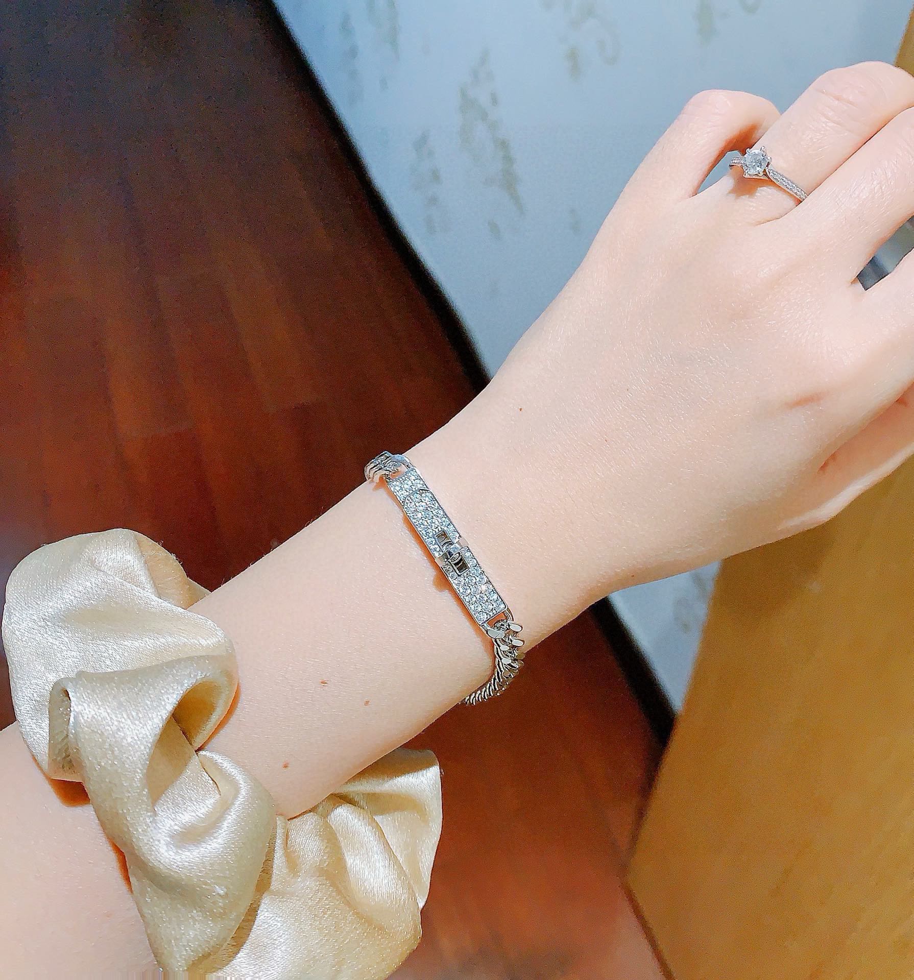 “High-End Custom-Made Goddess Bracelet with High-Carbon Drill: Masterful Craftsmanship and Exquisite Design” - 图片 9