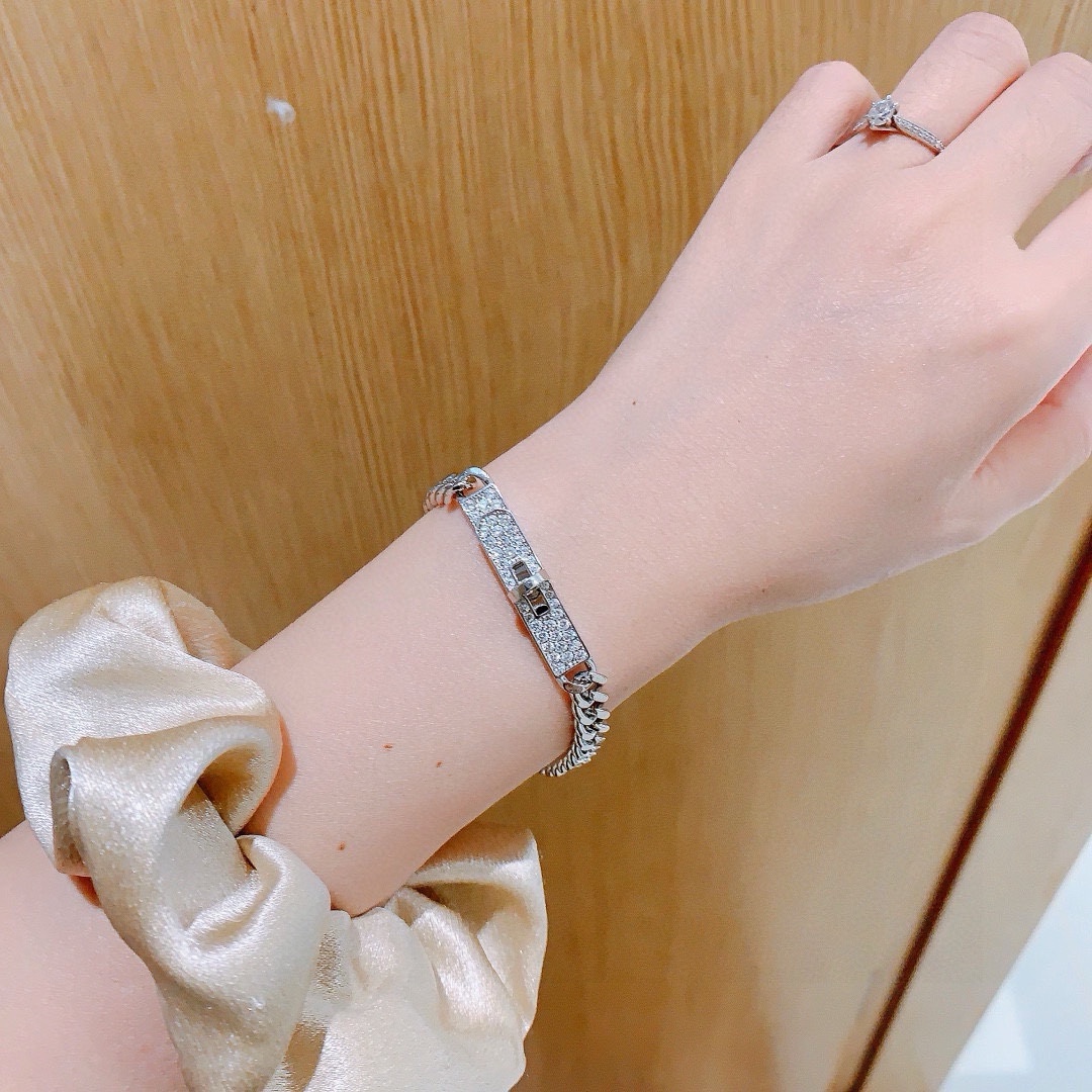 “High-End Custom-Made Goddess Bracelet with High-Carbon Drill: Masterful Craftsmanship and Exquisite Design” - 图片 6