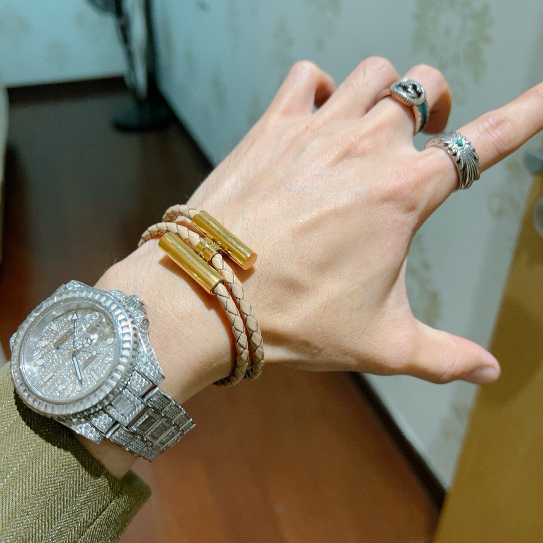 Title: Hermes Mashweaving Bracelets in Customized Gold – High-End Craftsmanship for Male and Female. - 图片 9