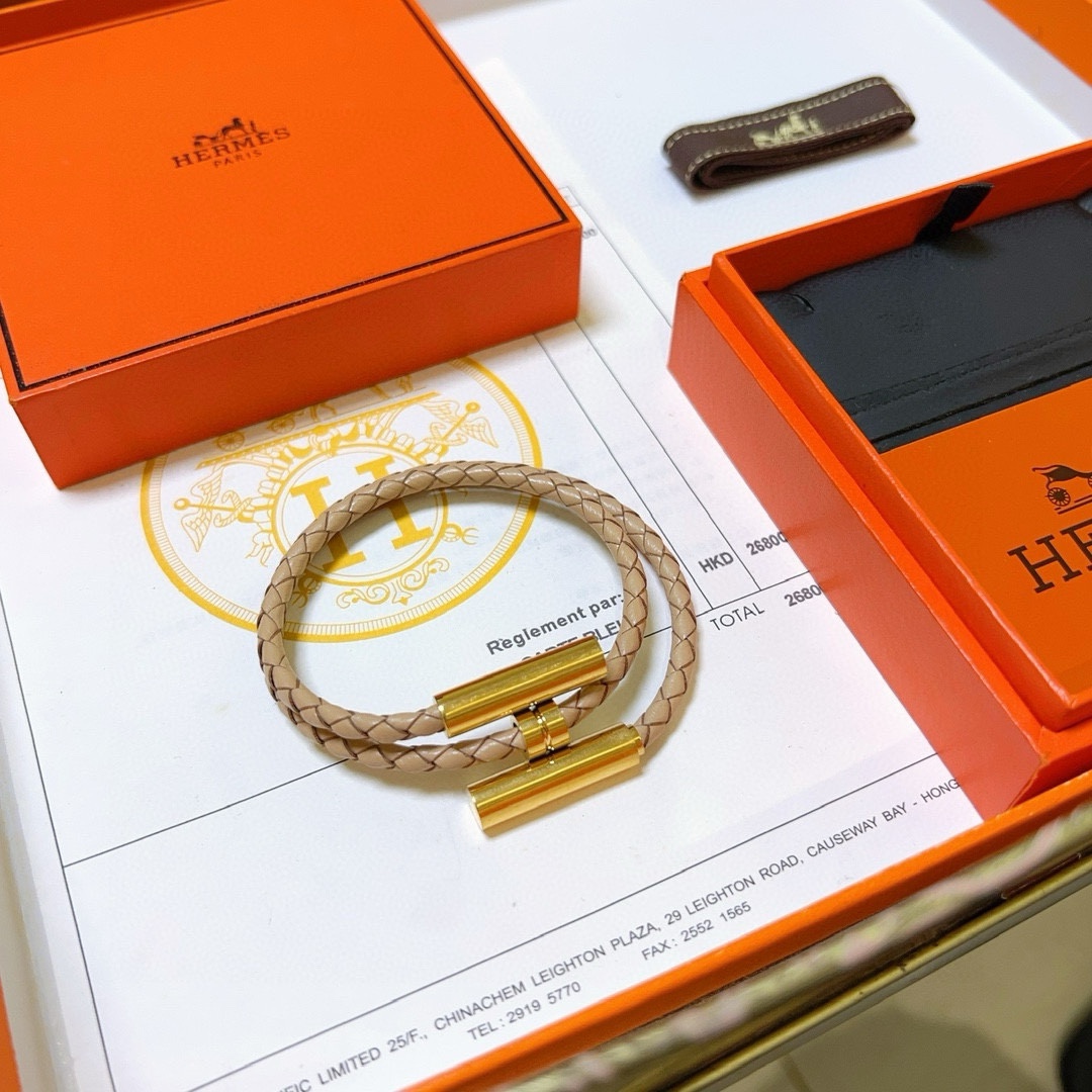 Title: Hermes Mashweaving Bracelets in Customized Gold – High-End Craftsmanship for Male and Female. - 图片 4