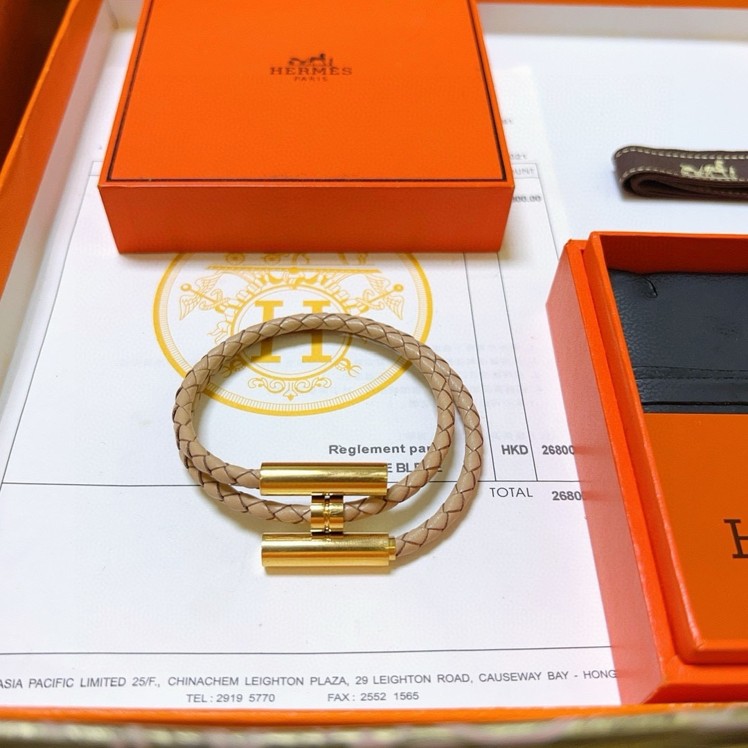 Title: Hermes Mashweaving Bracelets in Customized Gold – High-End Craftsmanship for Male and Female. - 图片 2