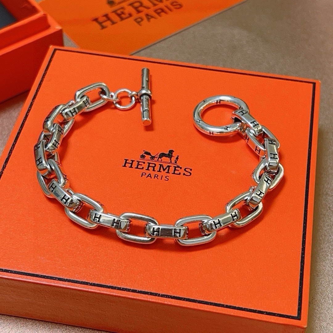 “July 575: Mastercrafted Marseilles Bracelet in Platinum, Customizable Colors, High-End Craftsmanship”