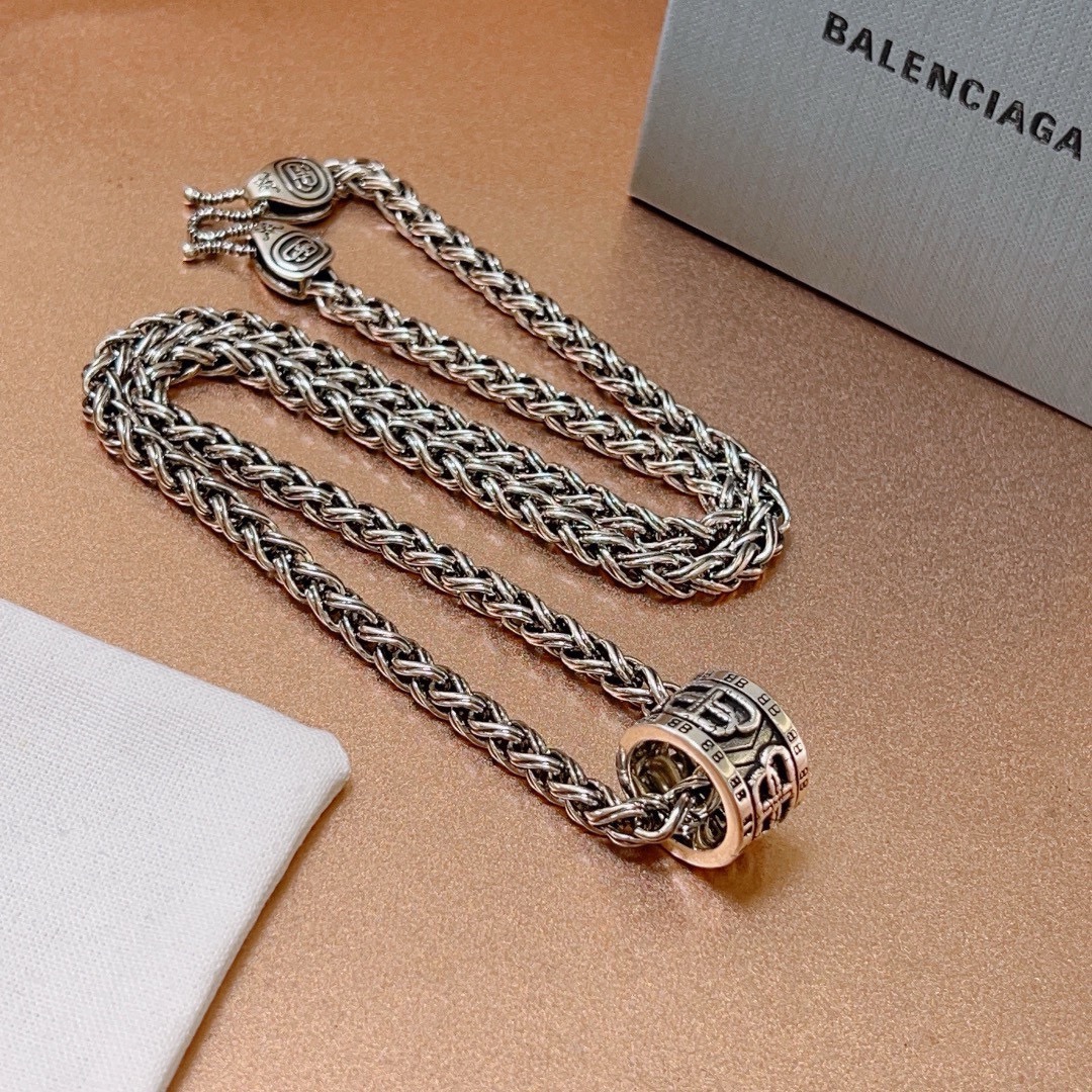 批155 原单货🔹🔹新品 巴黎世家项链 Balenciaga 新款项链🔹专柜一致 细节做工精细 每个细节流程到位 设计工艺精细 火爆款出货 设计独特 复古风格 巴黎世家项链