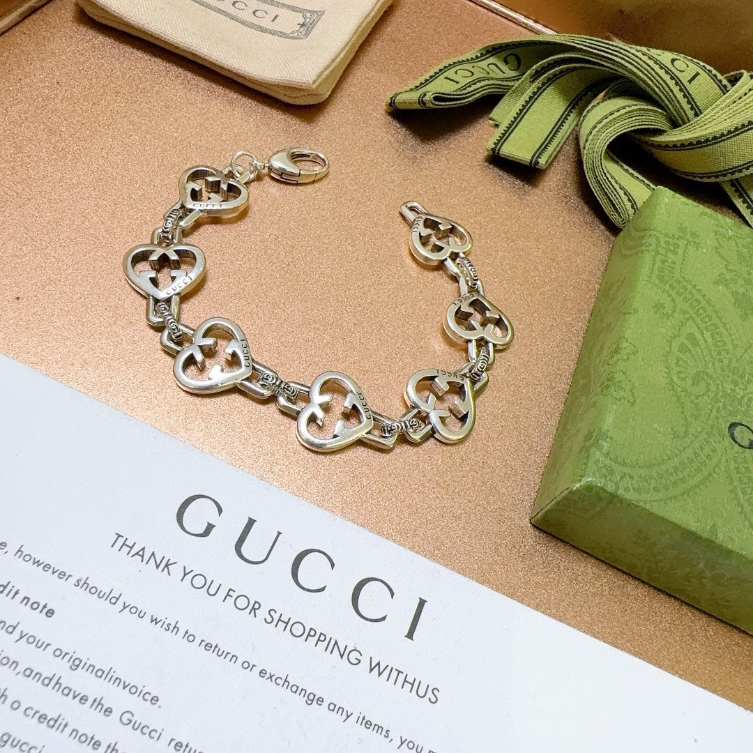 2024最新出炉土豪版手链 认准细节 独家高品质Gucci古驰手链最新款的经典款 精致无论款式 质感 都是绝对的顶尖feel 只要看一眼就懂了 5