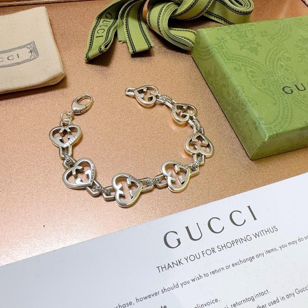 2024最新出炉土豪版手链 认准细节 独家高品质Gucci古驰手链最新款的经典款 精致无论款式 质感 都是绝对的顶尖feel 只要看一眼就懂了 3