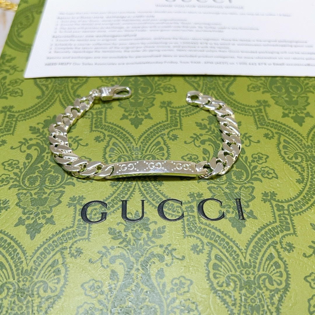 新出炉🌼 Gucci古驰手链最新款的经典款 精致无论款式 质感 都是绝对的顶尖feel 只要看一眼就懂了 logo 超 nice 8