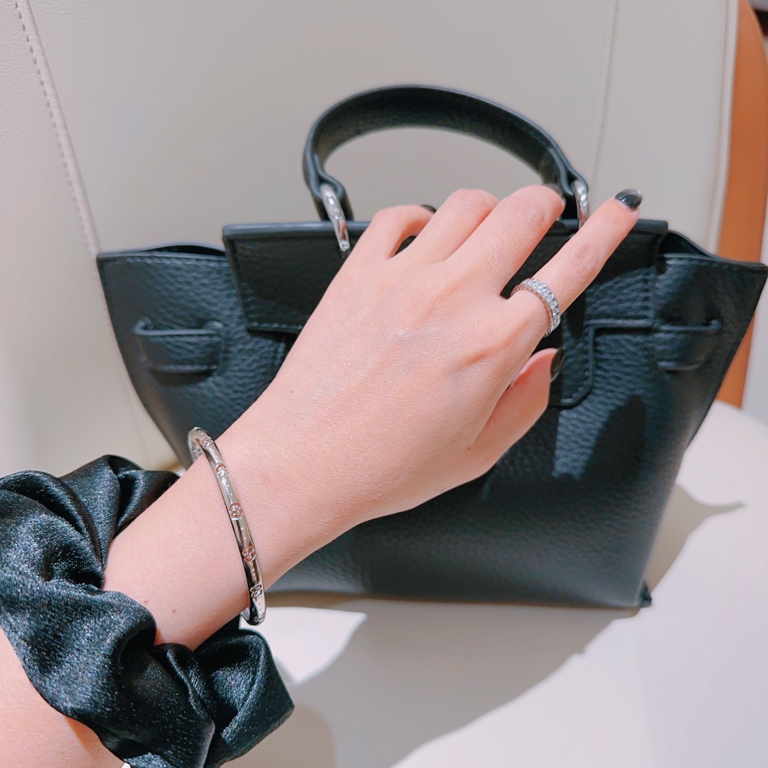 Gucci luxury item 3