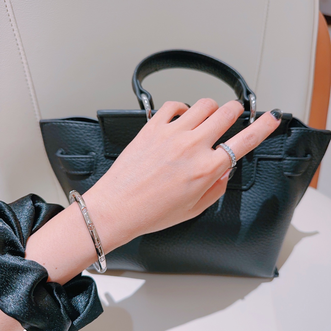 Gucci luxury item 9