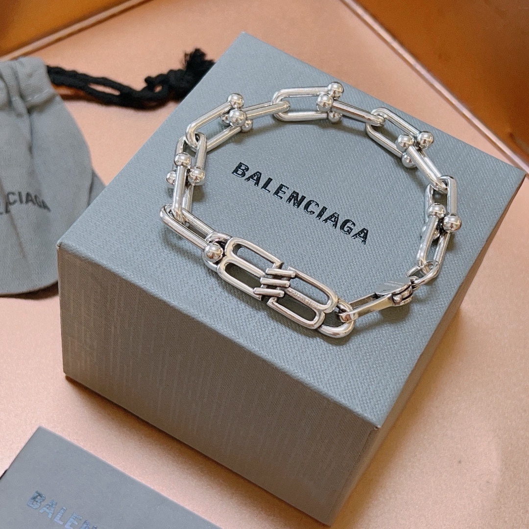 Balenciaga luxury bracelet 4