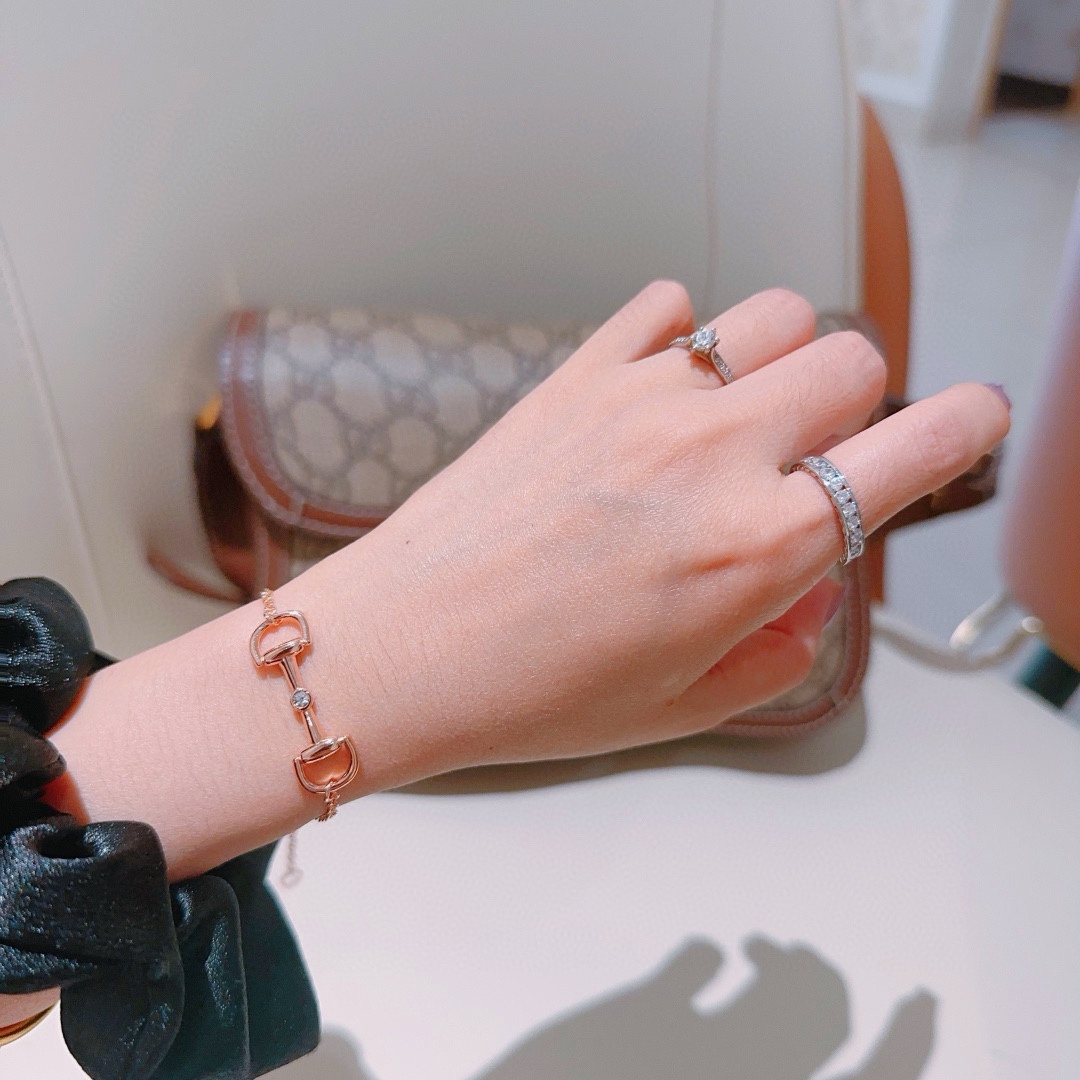 Gucci luxury bracelet 9
