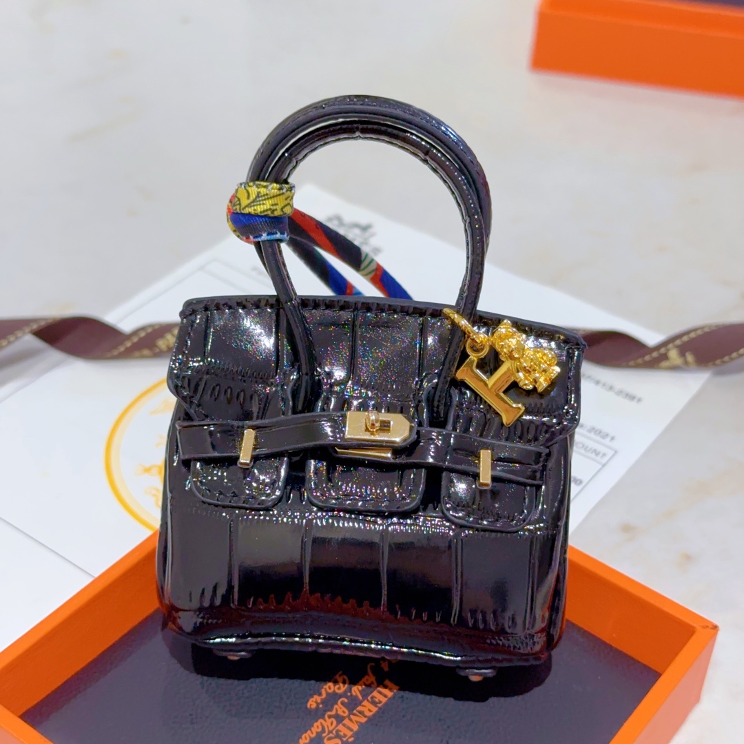 Gucci’s Latest Release: 168 New Items with Classic Key Button Design - 图片 6