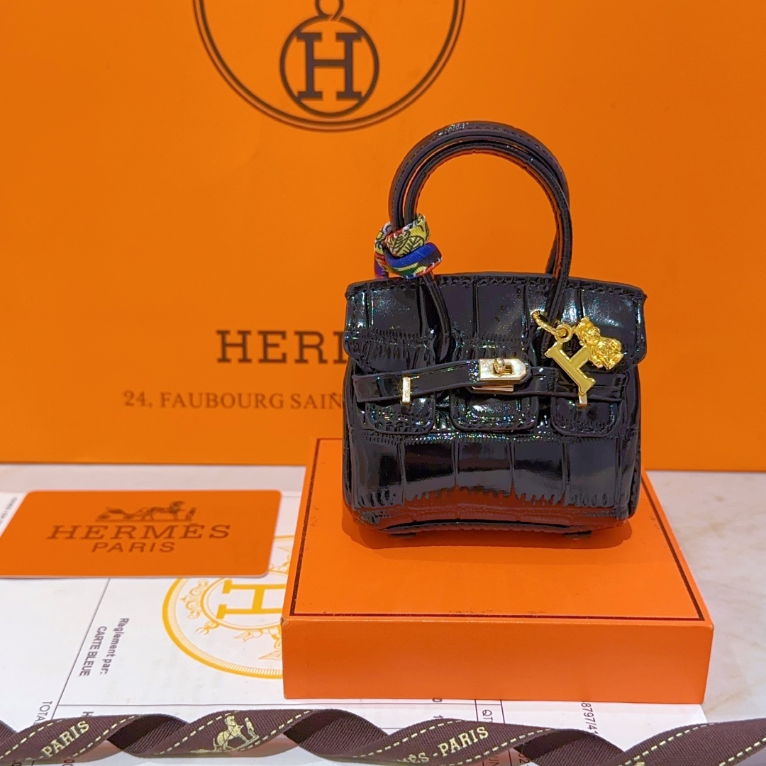 Gucci’s Latest Release: 168 New Items with Classic Key Button Design - 图片 5