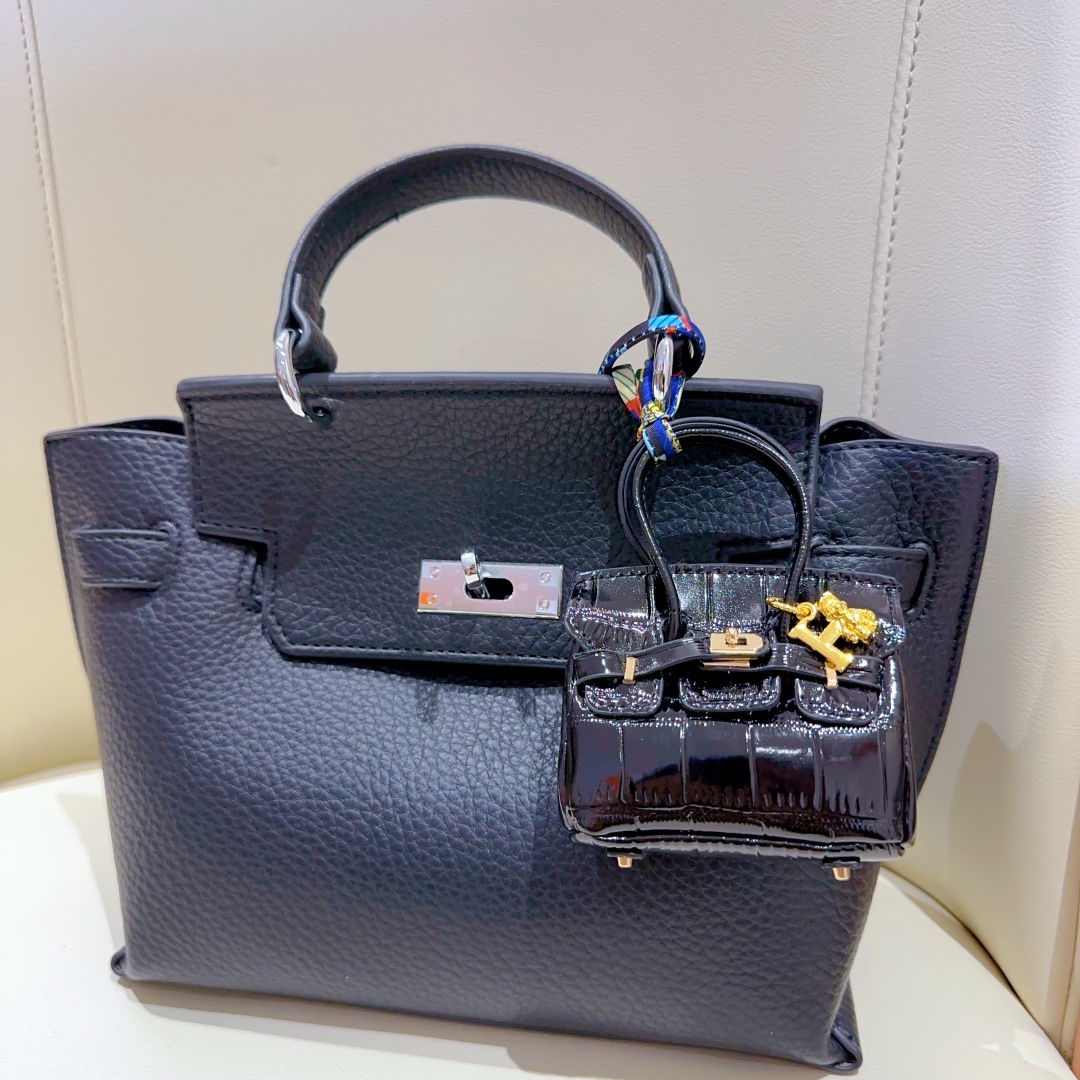Gucci’s Latest Release: 168 New Items with Classic Key Button Design - 图片 7