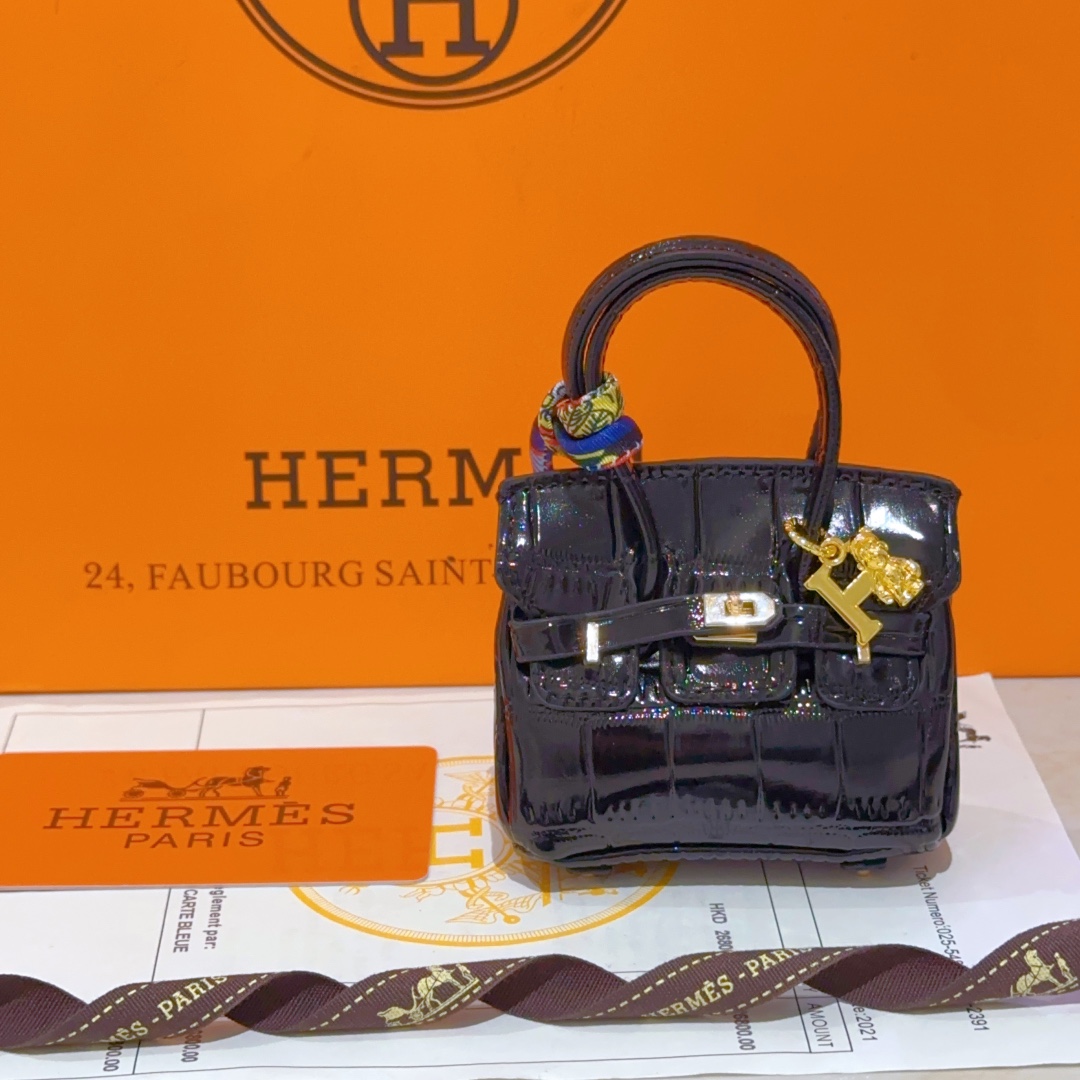 Gucci’s Latest Release: 168 New Items with Classic Key Button Design - 图片 8