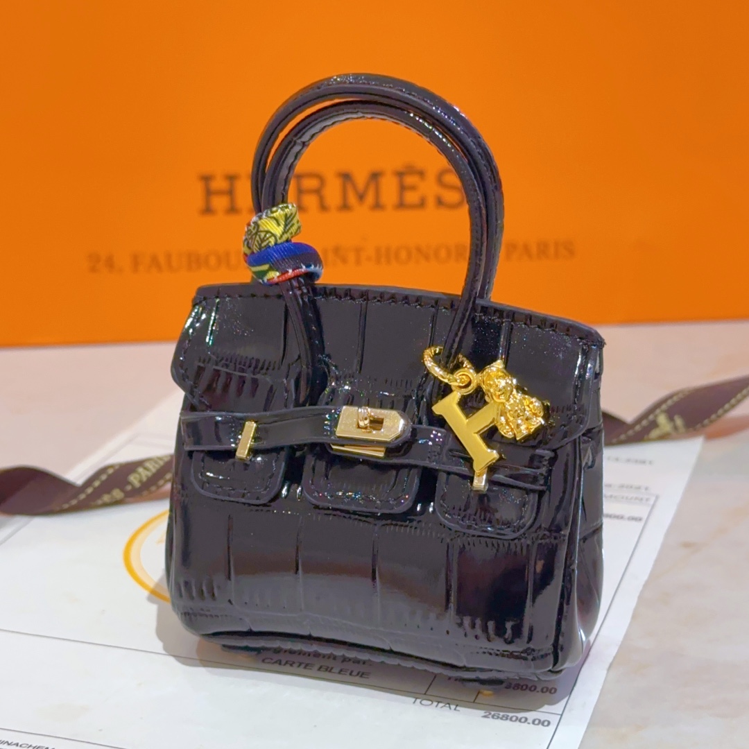 Gucci’s Latest Release: 168 New Items with Classic Key Button Design - 图片 9