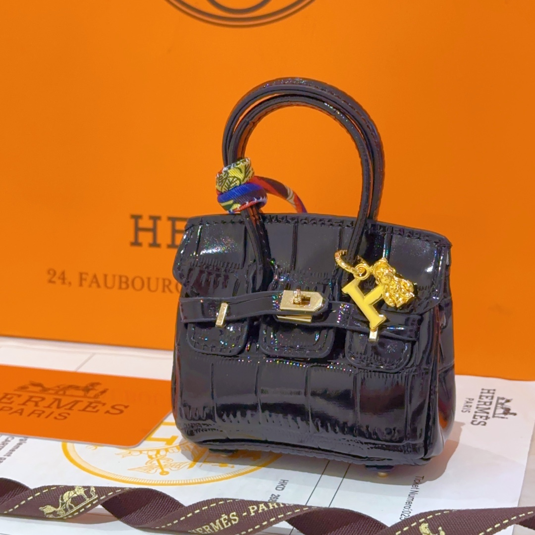 Gucci’s Latest Release: 168 New Items with Classic Key Button Design - 图片 2