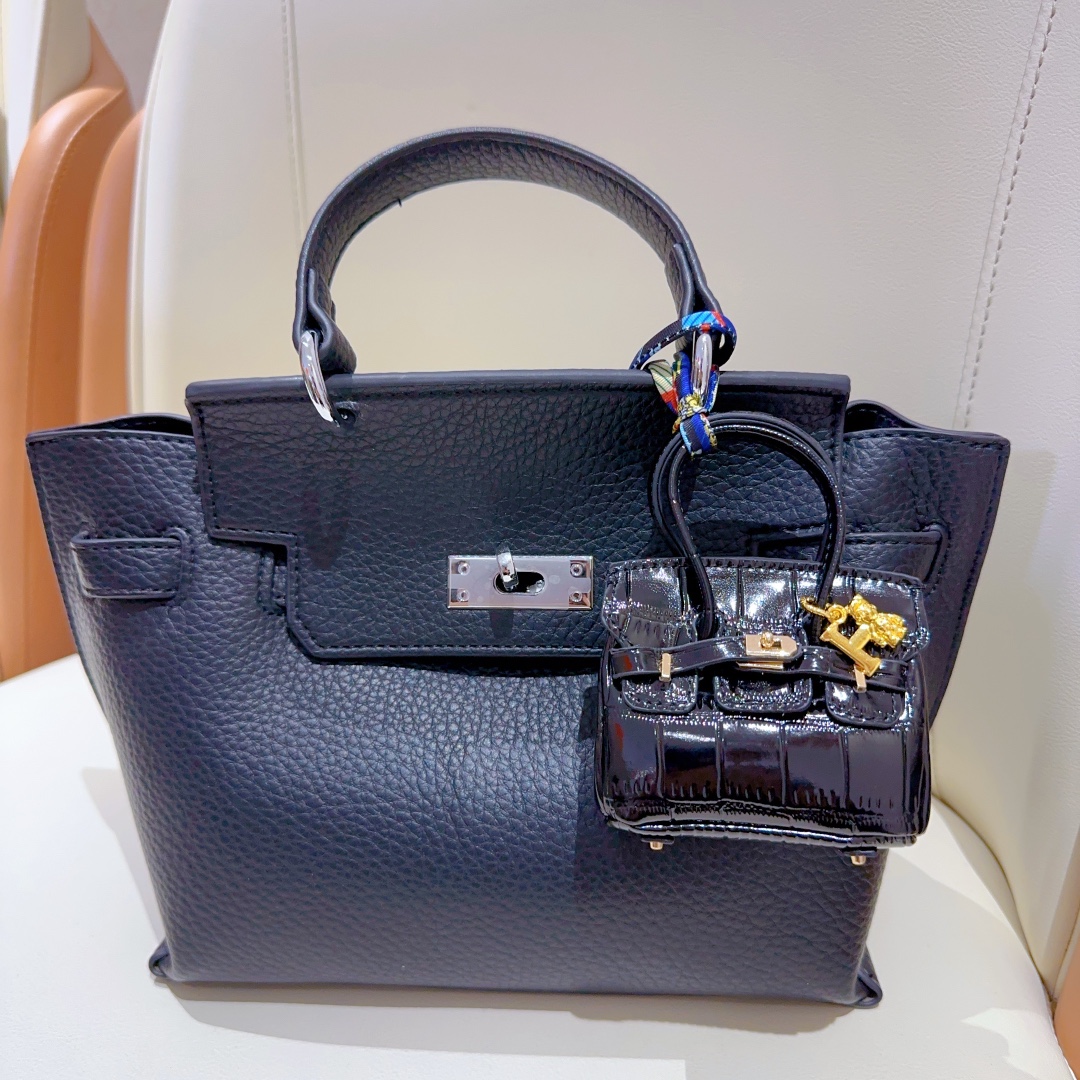Gucci’s Latest Release: 168 New Items with Classic Key Button Design - 图片 4
