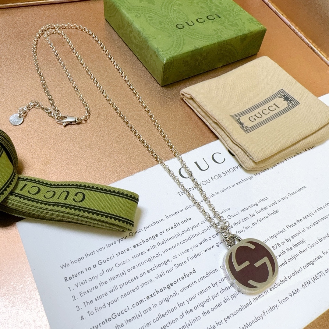 NO:108488,Comment: Too handsome. The latest model of Gucci necklace is higher in chain grade. Stars have the same classic model. Anger Forest series double G new Gucci necklace. Details are used to treat the version. Non-market glossy style. This model has been released. Gucci is very easy to match with trendy clothes, fine accessories, gucci, necklace19860909批 太帅啦 古驰项链最新款链条档次更高明星同款经典款Anger Forest系列双G新款古驰项链 细节对版做旧处理 非市面亮面版型 这款一直在出 古驰里面热卖款 非常好搭配潮流衣服,饰品精品,gucci,necklace,Jewelry