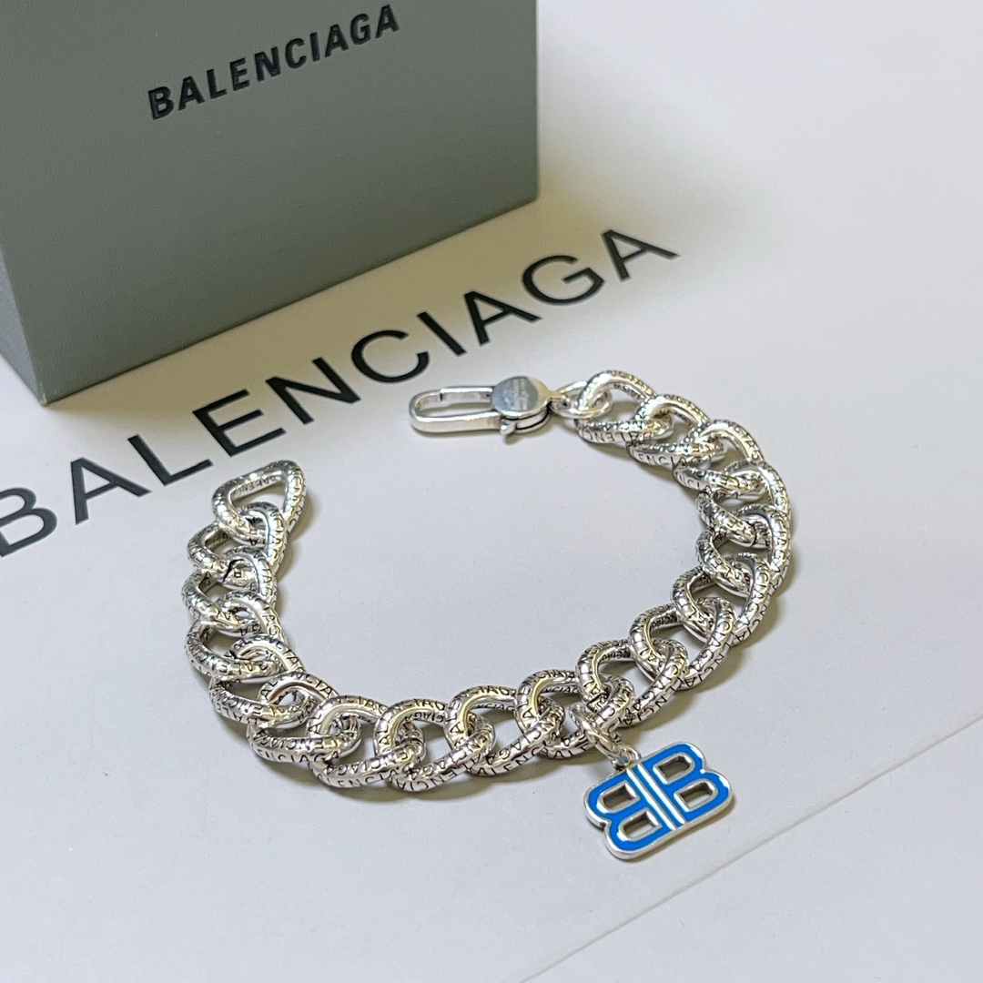 批150。 原单货🔹🔹新品 巴黎世家手链Balenciaga手链🔹专柜一致巴黎世家手链 男士火爆款出货 设计独特 前卫 男士必备！码数18 20 22 24cm