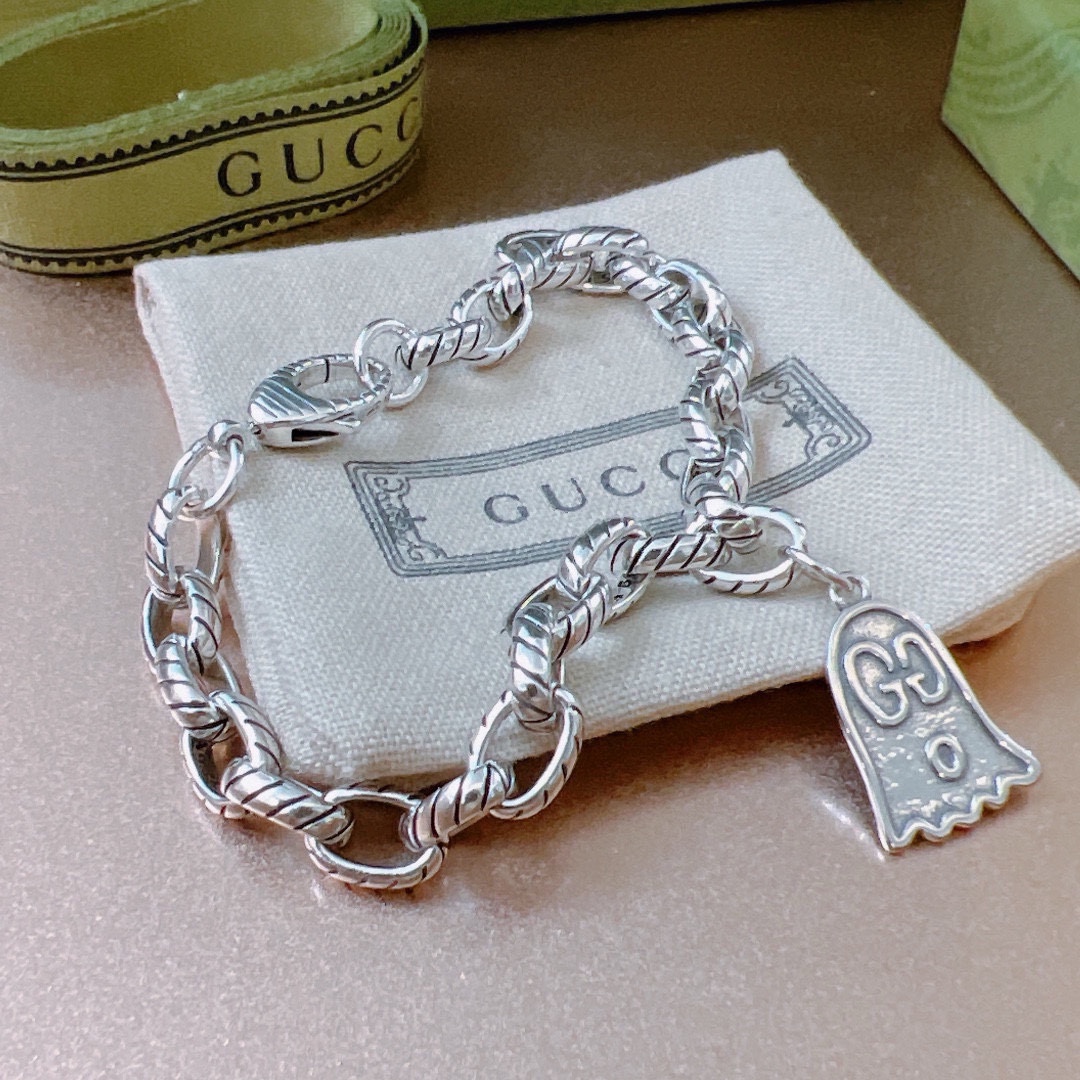 古驰最新出炉🌼 推荐系列Gucci古驰手链最新款的经典款 精致无论款式 质感 都是绝对的顶尖feel 只要看一眼就懂了 logo 超 nice 3