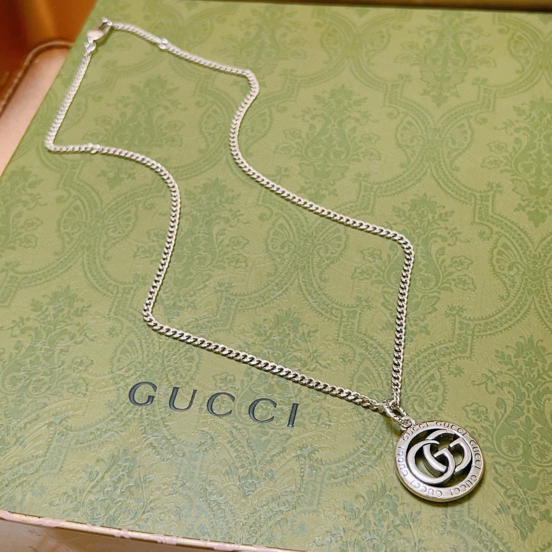 NO:108519,The latest style of Gucci necklaces is higher in chain grade, star style, the same style, Anger Forest series, double G classic style design concept, necklace series, retro silver necklace, chain length 60 cm, length can be changed, details are used to treat the version, non-market glossy style, this model has been released, Gucci is popular in it, very easy to match with trendy clothes, jewelry quality, gucci, necklace19860909批古驰项链最新款链条档次更高明星同款Anger Forest系列双G经典款设计理念项链系列复古银项链 链长60厘米可改长度 细节对版做旧处理 非市面亮面版型 这款一直在出 古驰里面热卖款 非常好搭配潮流衣服,饰品精品,gucci,necklace,Jewelry