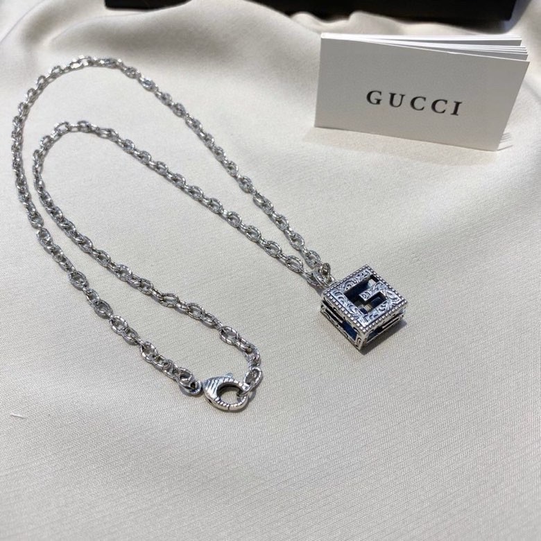 NO:108522,Buy.Gucci Hot-selling necklace, made of sterling silver, carved and hollowed-out G-shaped two round squares, collection designs from the 1970s Arabic carved patterns, chain length 55cm, hemp rope chain, jewelry quality, gucci, necklace, pure silver19860909批.Gucci 热卖款项链 纯银做旧 雕花镂空G字 圆形方形两款 源自于70年代的典藏设计 阿拉伯刻画图案 链长55cm 麻绳链,饰品精品,gucci,necklace,pure silver,Jewelry