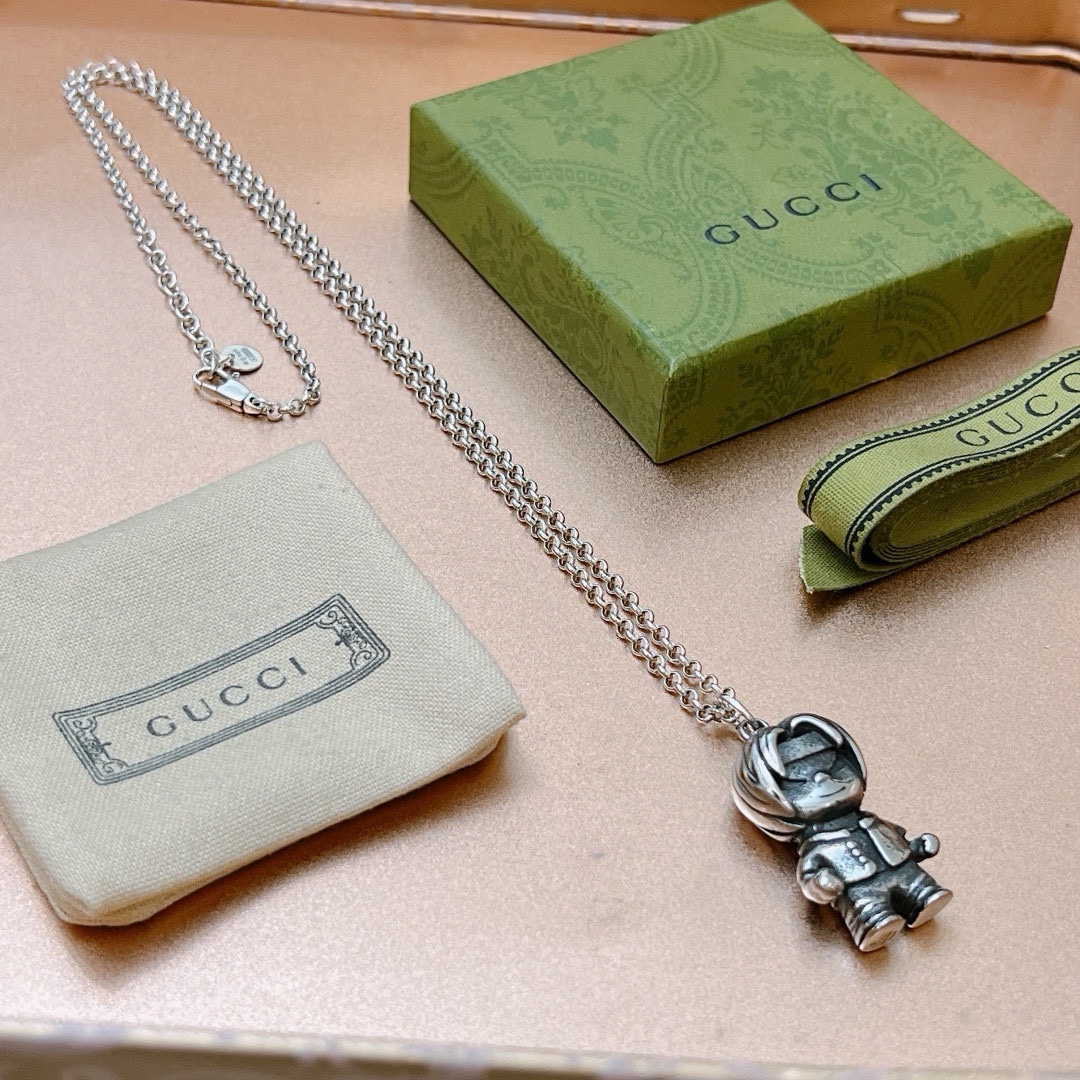 NO:108441,Praise, no explosion, no release, the first choice for online celebrities selling goods in Douyin, the latest model of Gucci necklace, the chain is higher, the same style as star Anger Forest series double g retro Gucci necklace, makes high-end clothes more elegant, and more brand-name and personality when going out, details are used to treat the version, non-market bright style, this model has been released, Gucci is very easy to match, fine jewelry, gucci, necklace19860909批  不爆不发 抖音带货网红首选 古驰项链最新款链条档次更高明星同款Anger Forest系列双g复古古驰项链 让高档的衣服搭配更有气质 出去更有牌面和个性 细节对版做旧处理 非市面亮面版型 这款一直在出 古驰里面热卖款 非常好搭配,饰品精品,gucci,necklace,Jewelry