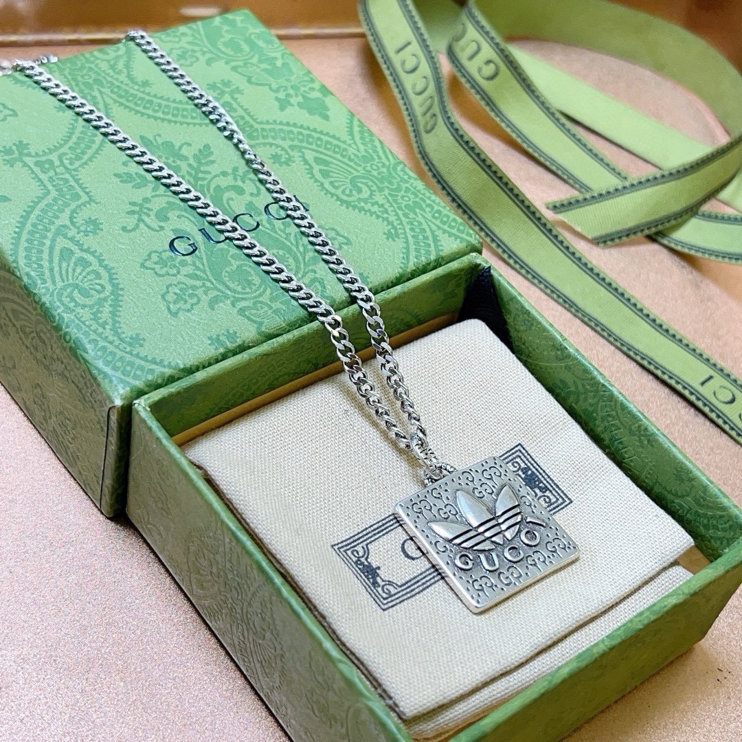 The latest Gucci Trefoil collaboration necklace, featuring an upgraded - Jewelry